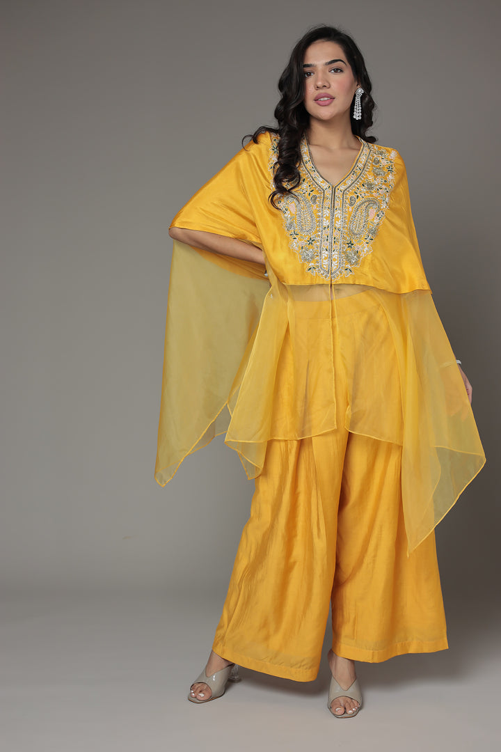 Suit Set, Womens Suit Set, Suits Set, Kurta Set, Womens Wear, Indian Wear, 3 Pcs Kurta Set, 3 Pcs Suit Set, Suit with Dupatta and Bottom, Zari Kurta Set, Zari Suit Set, Latest Kurta Set, New Suit Set, Womens Fashion, Traditional Wear, Ladies wear kurta set