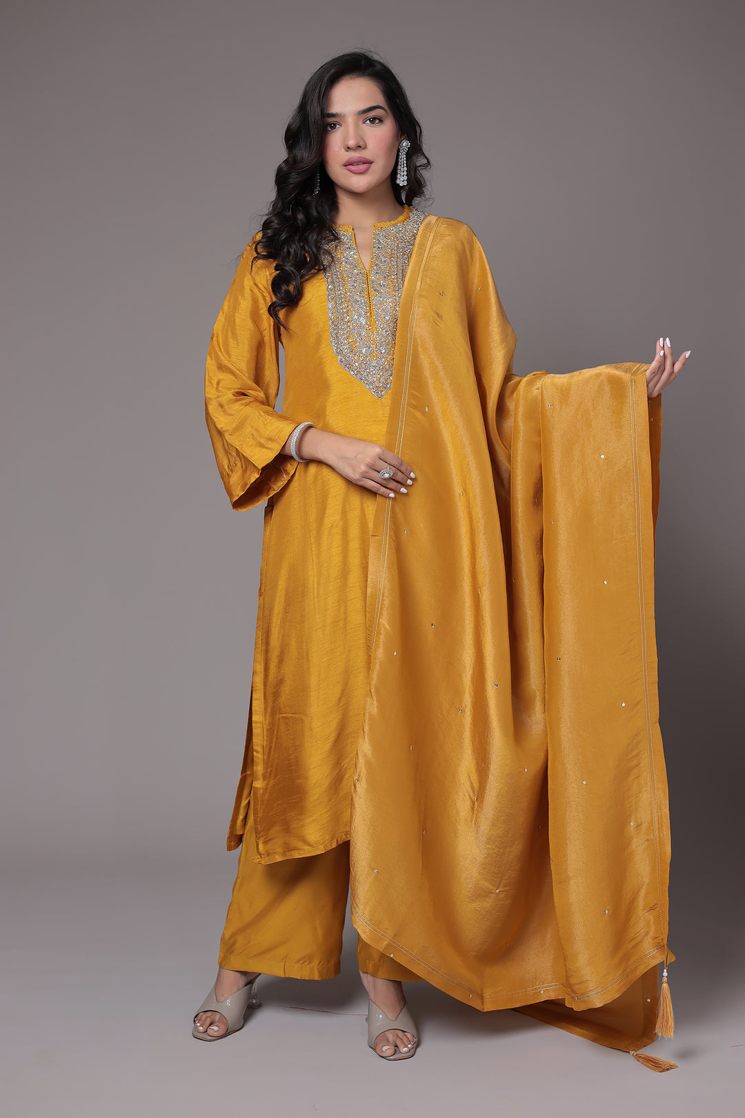 Suit Set, Womens Suit Set, Suits Set, Kurta Set, Womens Wear, Indian Wear, 3 Pcs Kurta Set, 3 Pcs Suit Set, Suit with Dupatta and Bottom, Zari Kurta Set, Zari Suit Set, Latest Kurta Set, New Suit Set, Womens Fashion, Traditional Wear, Ladies wear kurta set