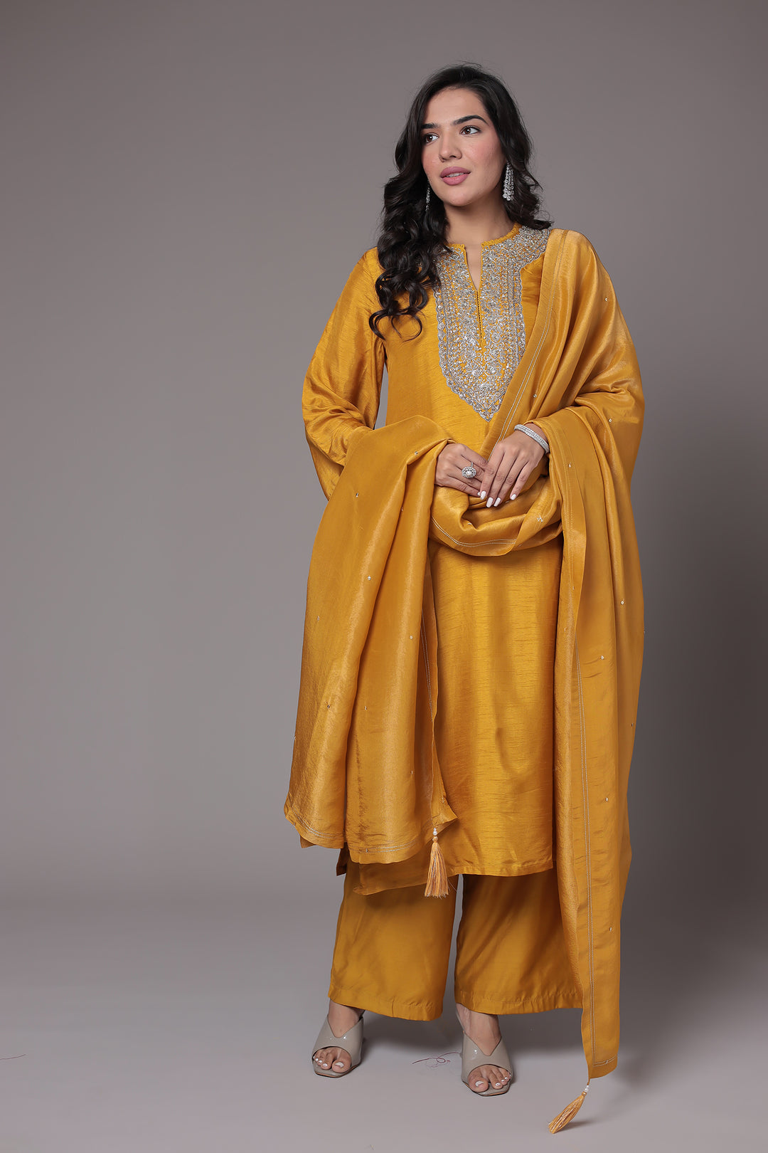 Suit Set, Womens Suit Set, Suits Set, Kurta Set, Womens Wear, Indian Wear, 3 Pcs Kurta Set, 3 Pcs Suit Set, Suit with Dupatta and Bottom, Zari Kurta Set, Zari Suit Set, Latest Kurta Set, New Suit Set, Womens Fashion, Traditional Wear, Ladies wear kurta set