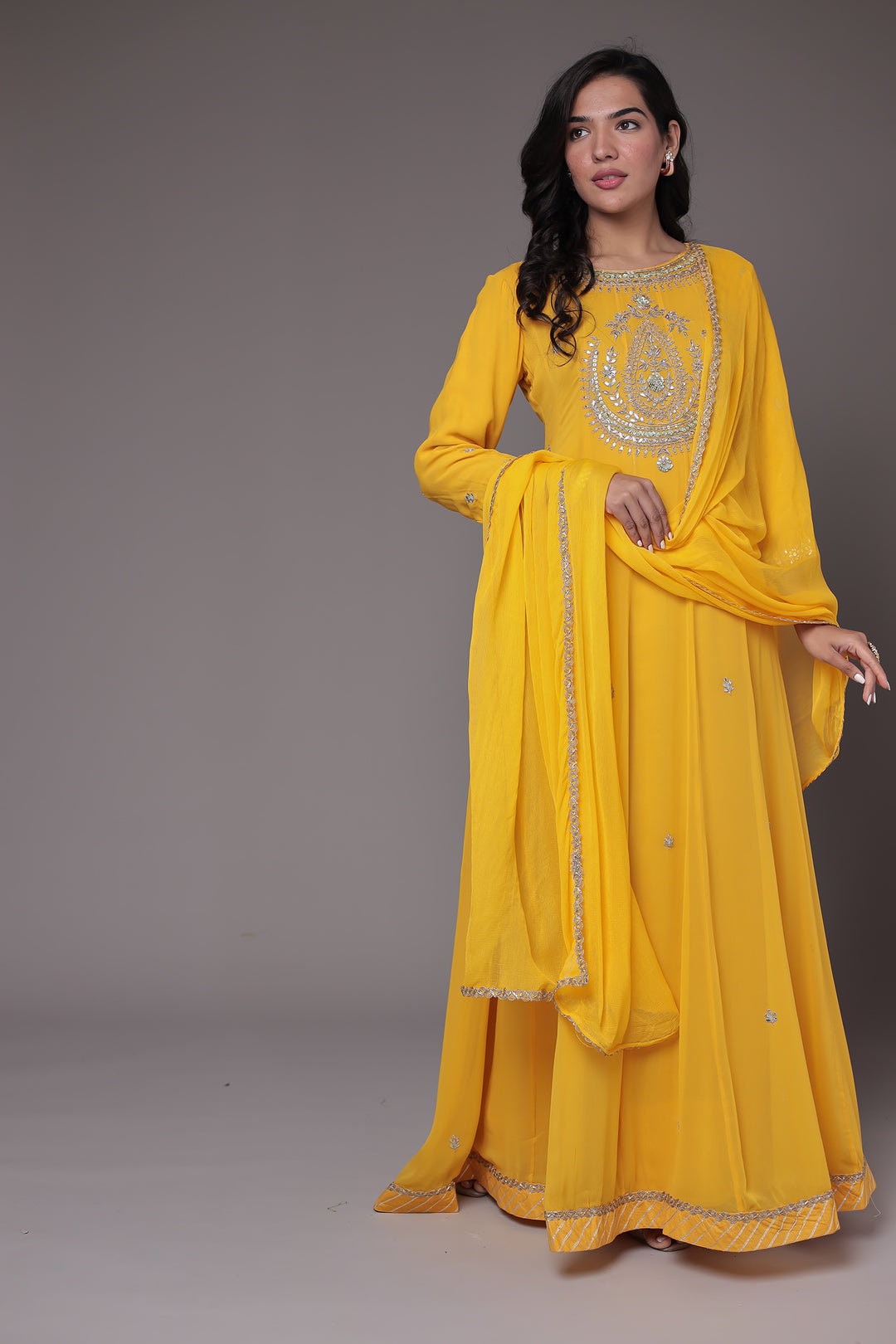 Suit Set, Womens Suit Set, Suits Set, Kurta Set, Womens Wear, Indian Wear, 3 Pcs Kurta Set, 3 Pcs Suit Set, Suit with Dupatta and Bottom, Zari Kurta Set, Zari Suit Set, Latest Kurta Set, New Suit Set, Womens Fashion, Traditional Wear, Ladies wear kurta set