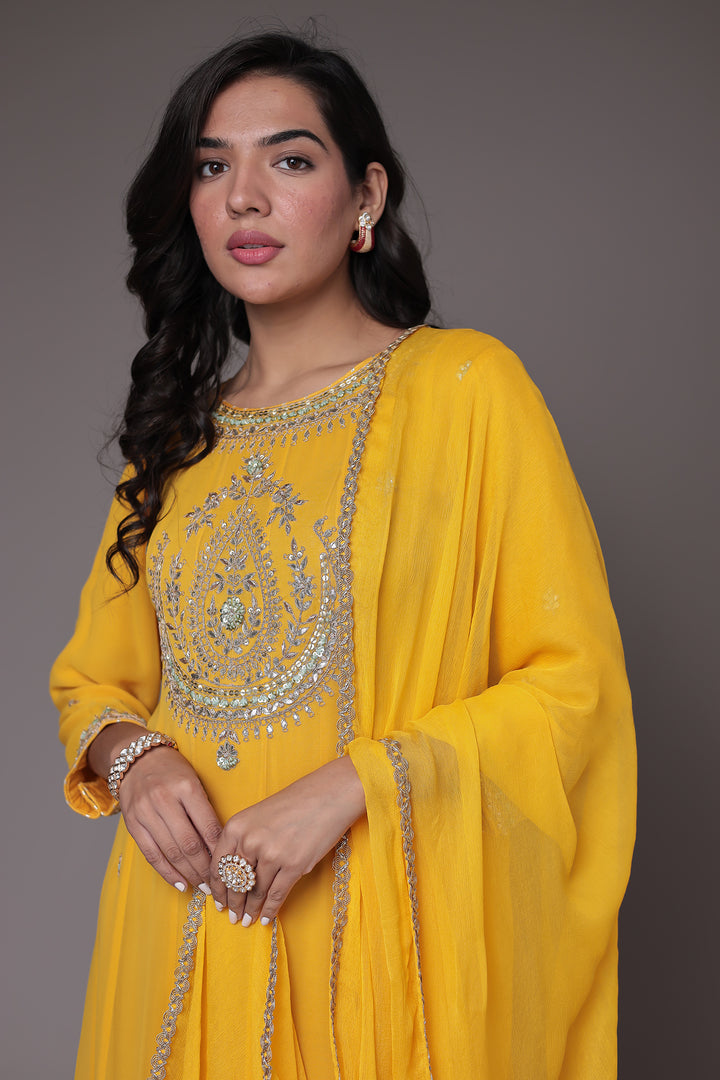 Suit Set, Womens Suit Set, Suits Set, Kurta Set, Womens Wear, Indian Wear, 3 Pcs Kurta Set, 3 Pcs Suit Set, Suit with Dupatta and Bottom, Zari Kurta Set, Zari Suit Set, Latest Kurta Set, New Suit Set, Womens Fashion, Traditional Wear, Ladies wear kurta set